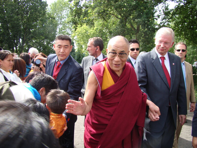 Dalai Lama Greeting Crowd