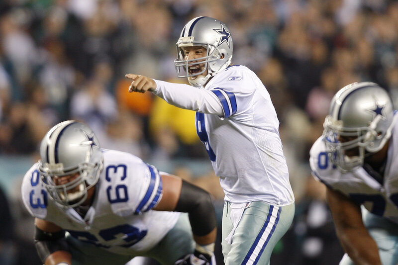 Dallas Cowboys player signaling