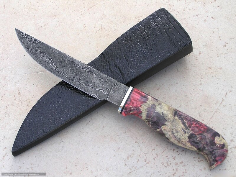 Damascus knife with patterned handle