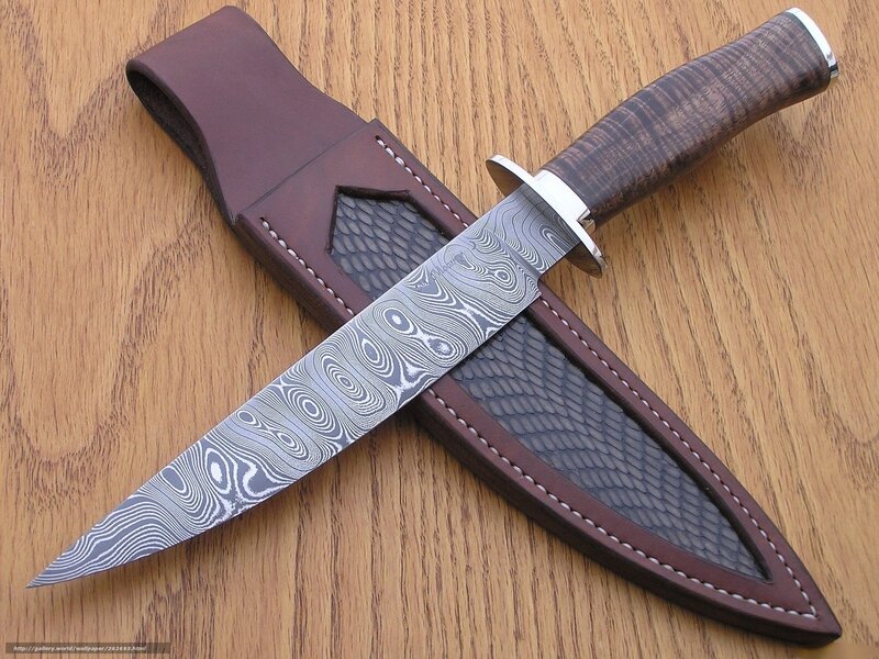 Damascus steel knife with sheath