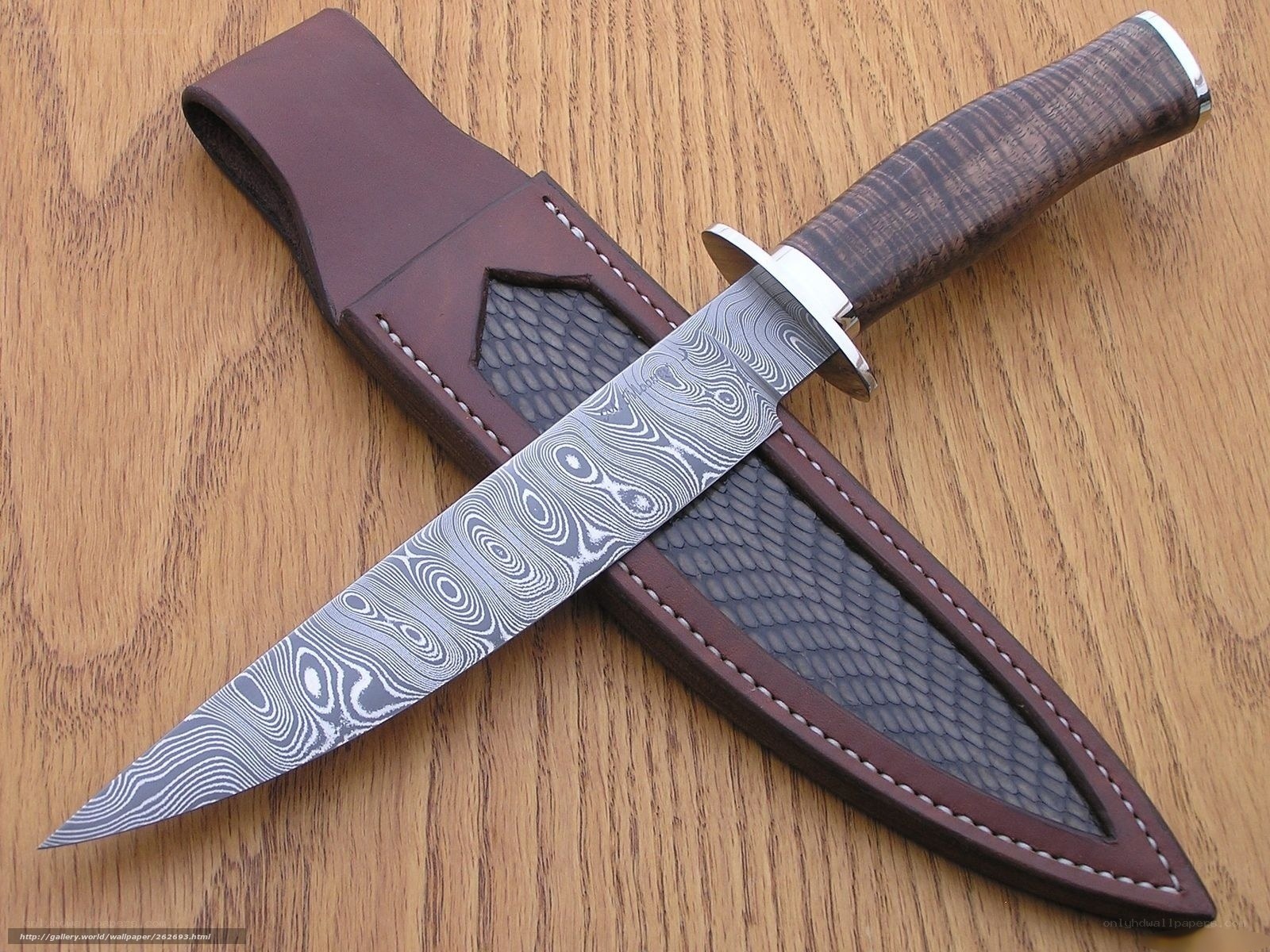 Damascus steel knife with sheath
