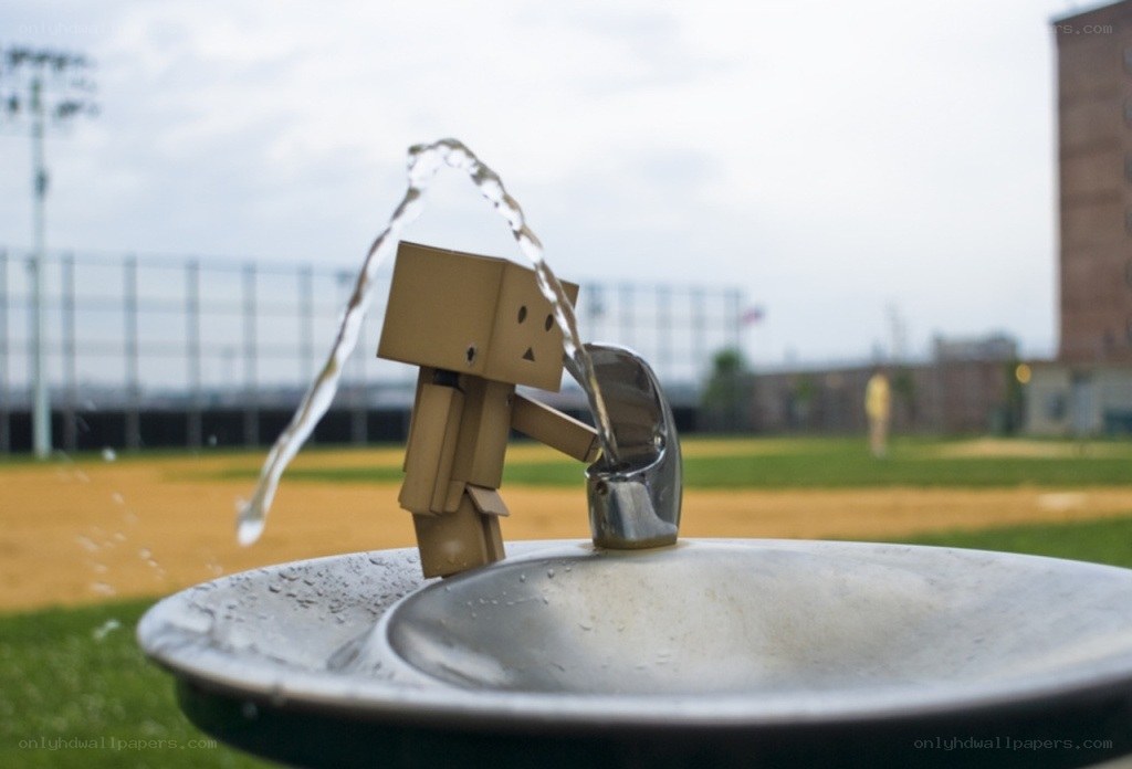 Danbo drinking from a fountain