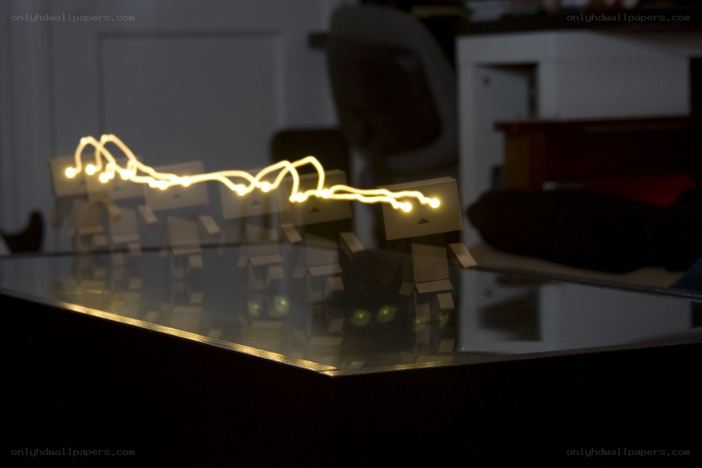 Danbo figures with light trail