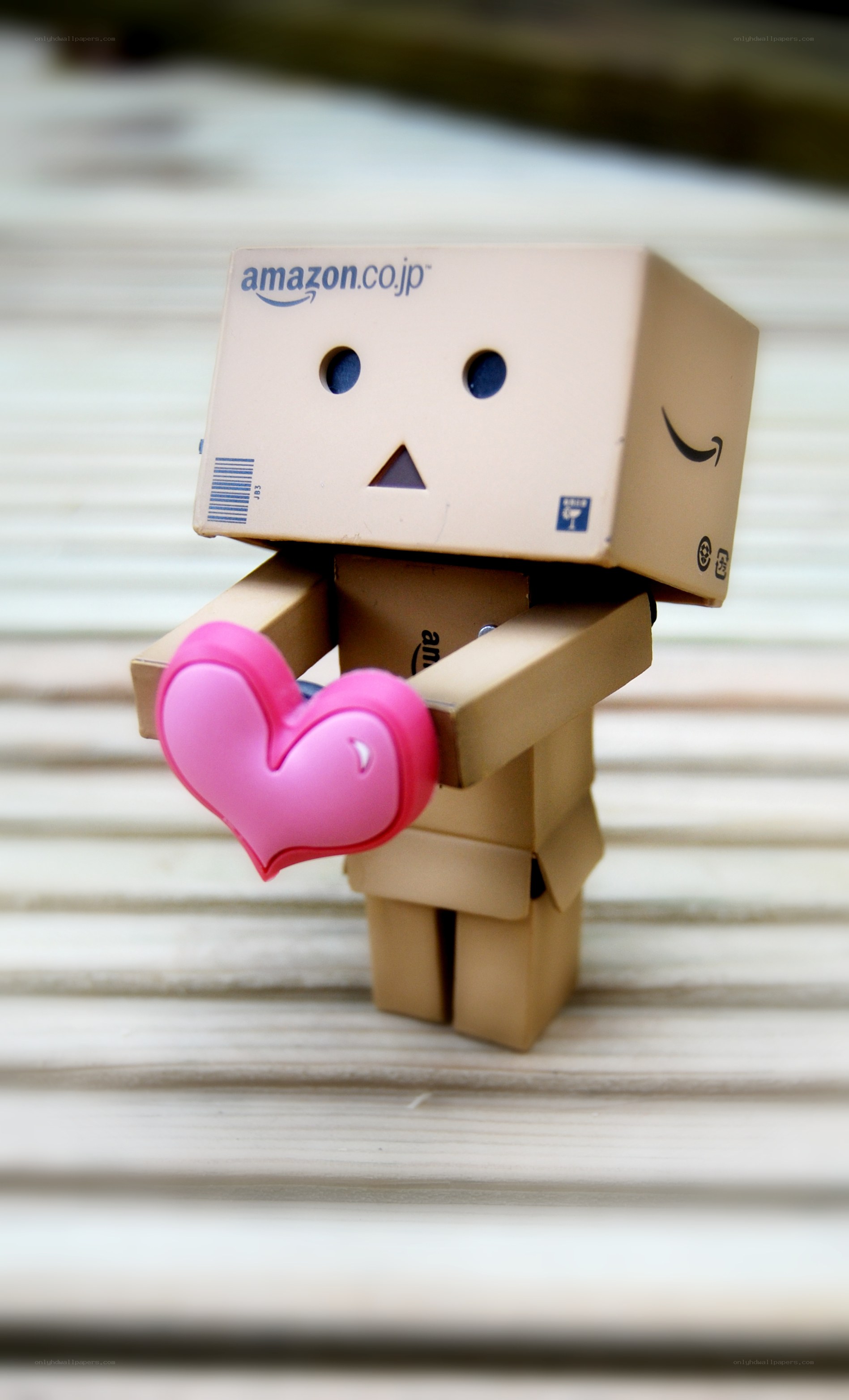 Danbo holding a pink heart