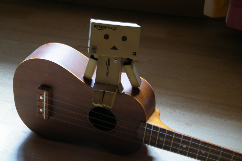 Danbo on a ukulele