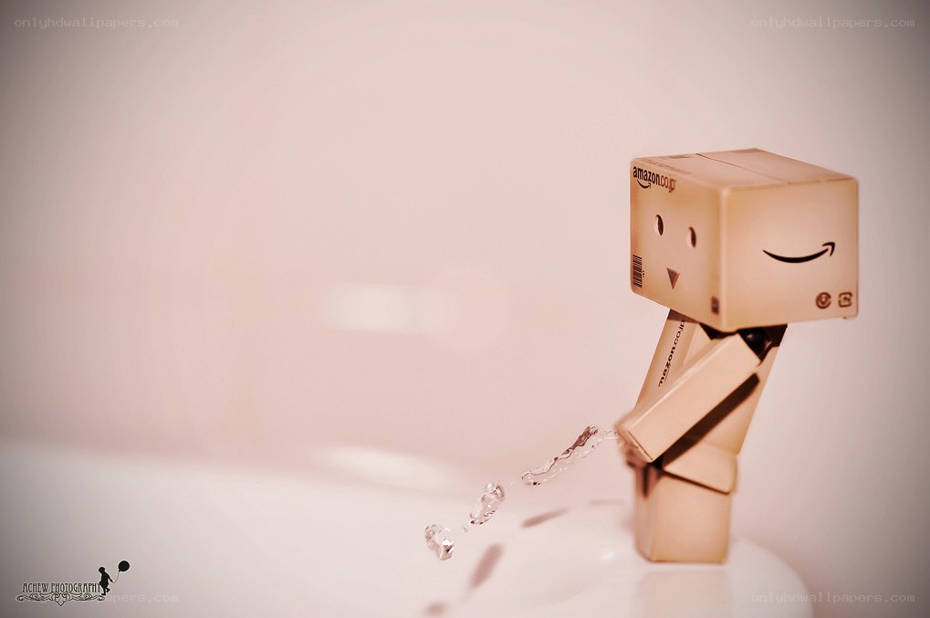 Danbo peeing water