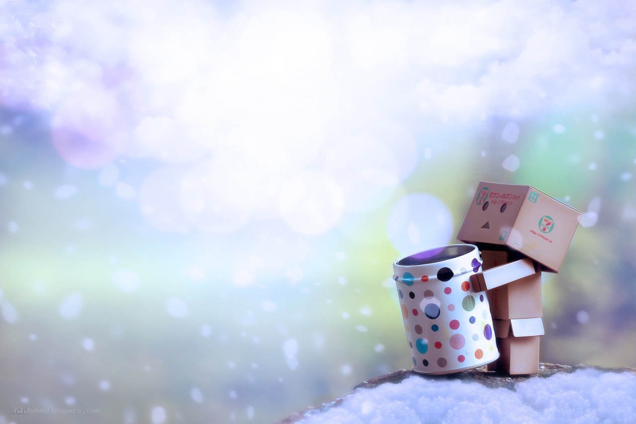 Danbo with a paint can