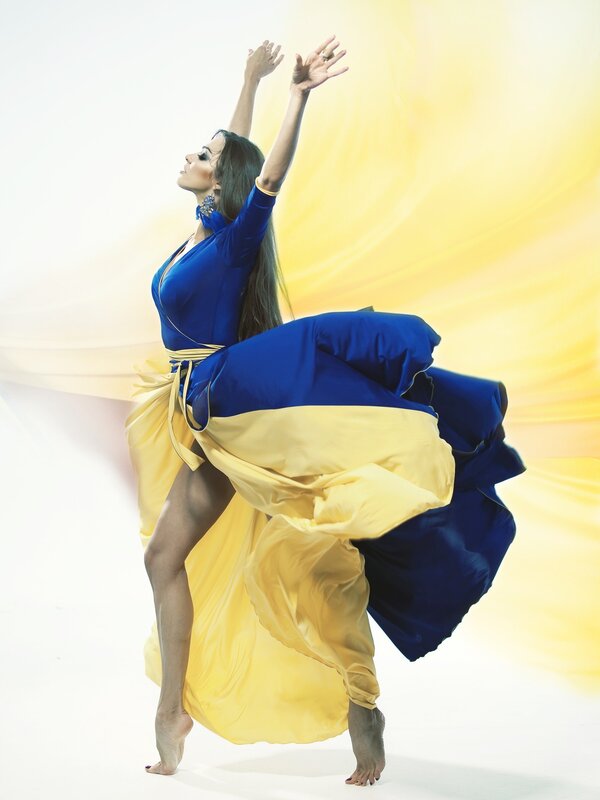 Dancer in blue and yellow dress