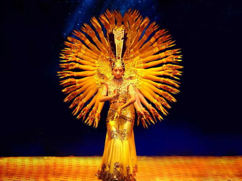 Dancer with golden thousand arms