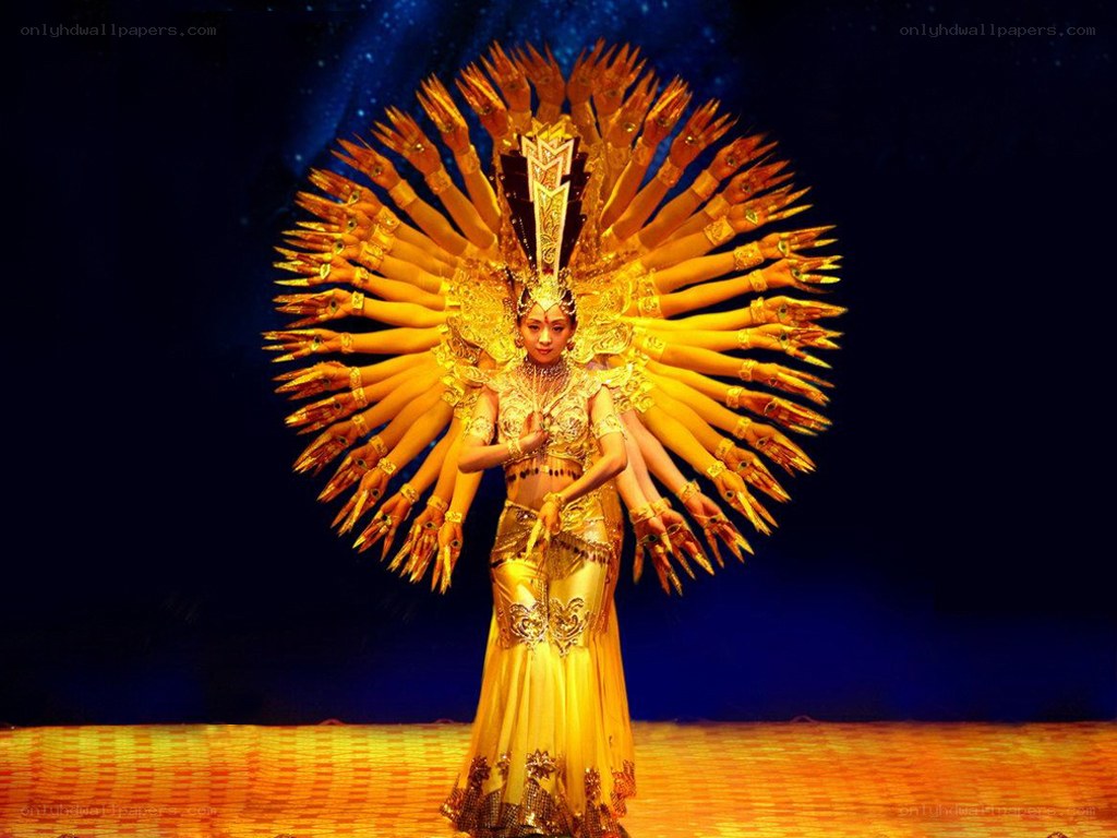 Dancer with golden thousand arms