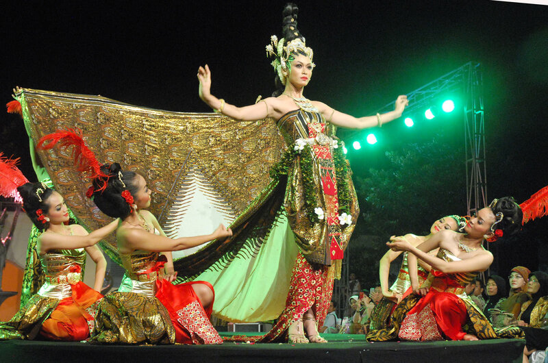 Dancers in Traditional Costumes — Gold