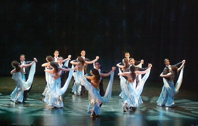 Dancers on Stage — Blue