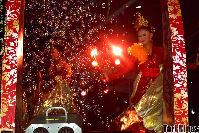 Dancers with fire and bubbles