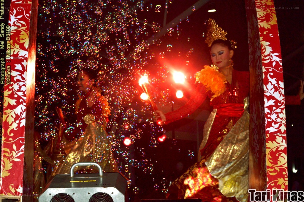 Dancers with fire and bubbles