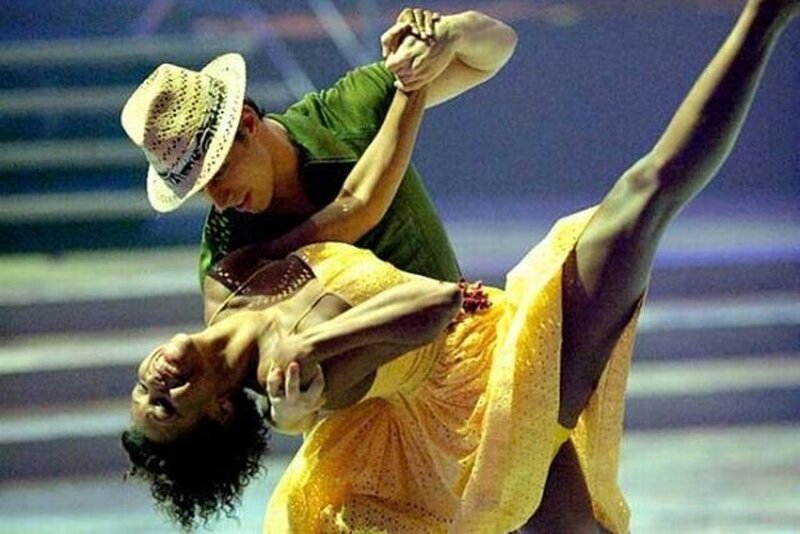 Dancing Couple on Stage — Yellow