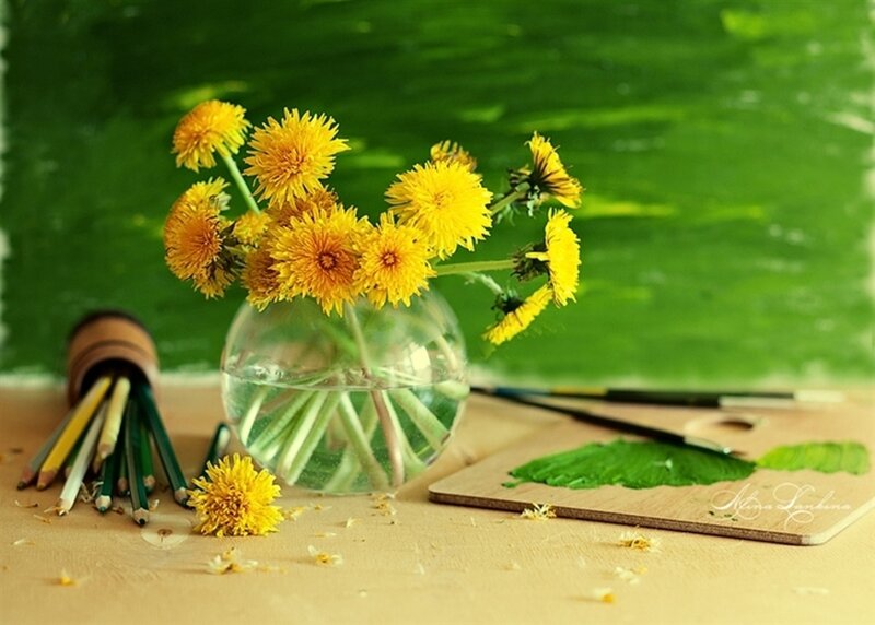 Dandelions in Vase — Yellow