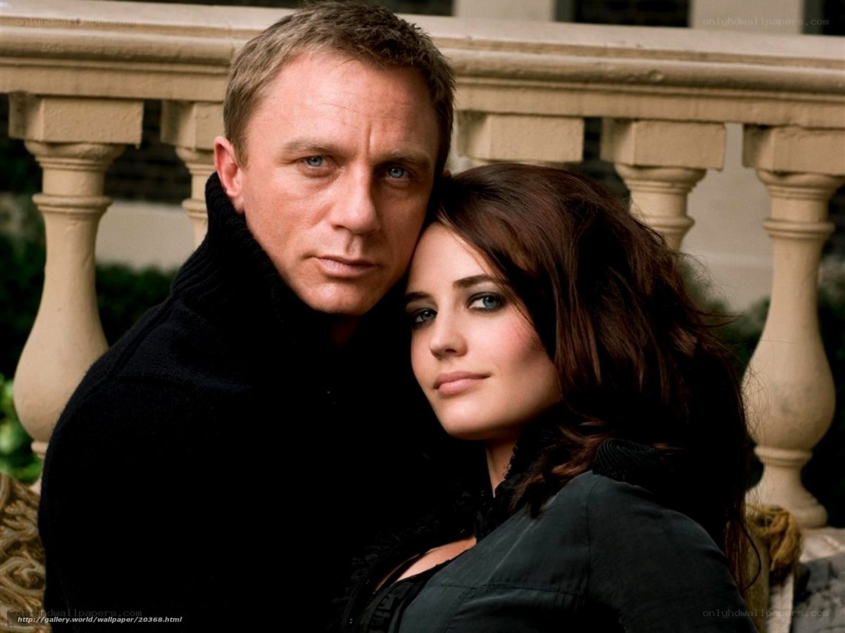 Daniel Craig and a woman