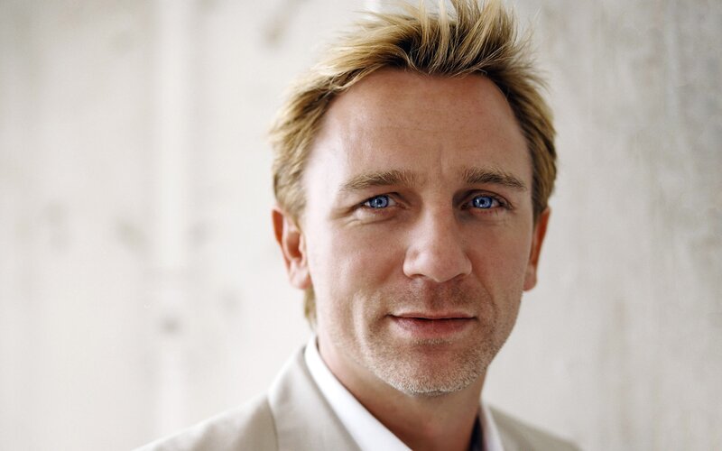 Daniel Craig portrait