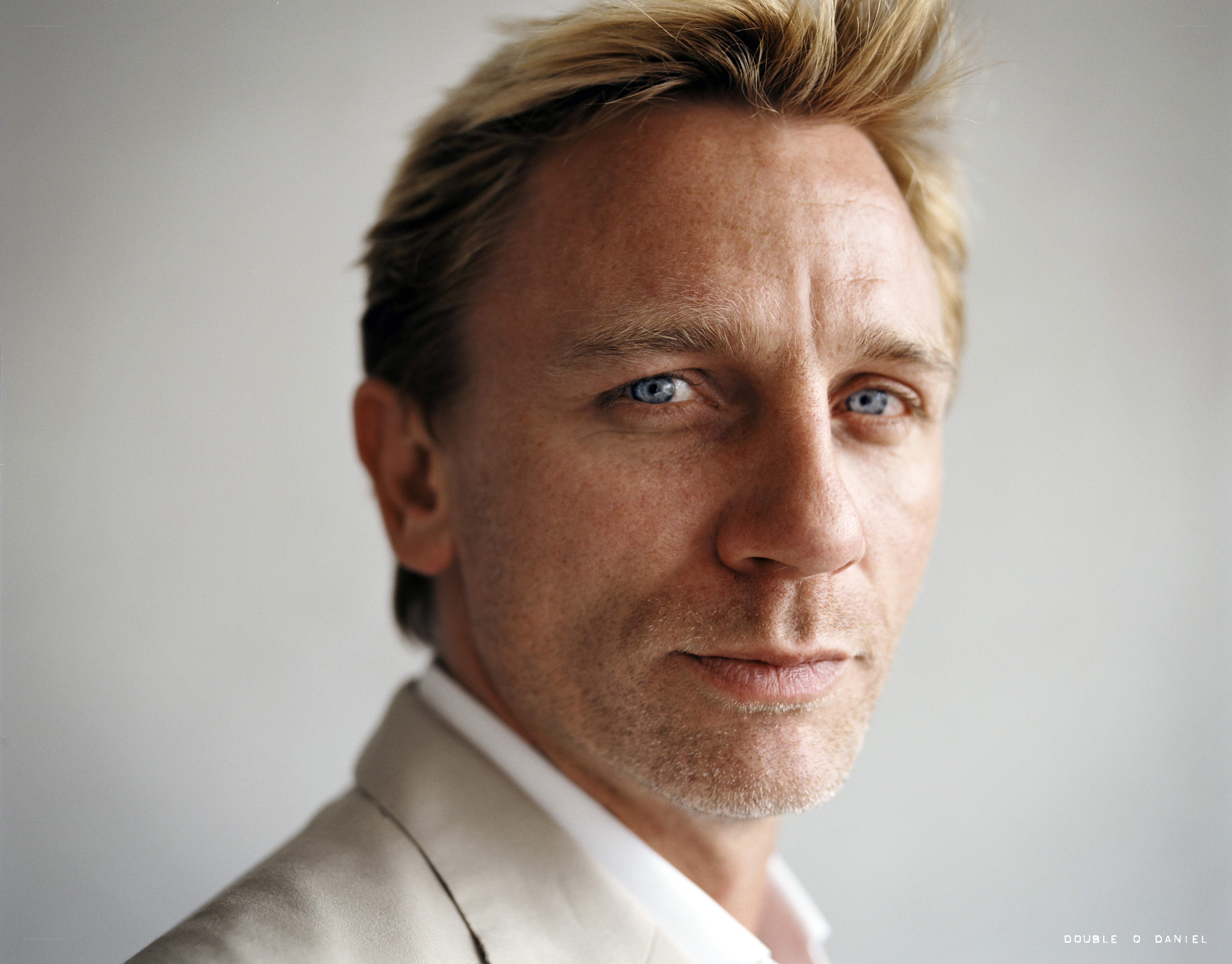 Daniel Craig portrait