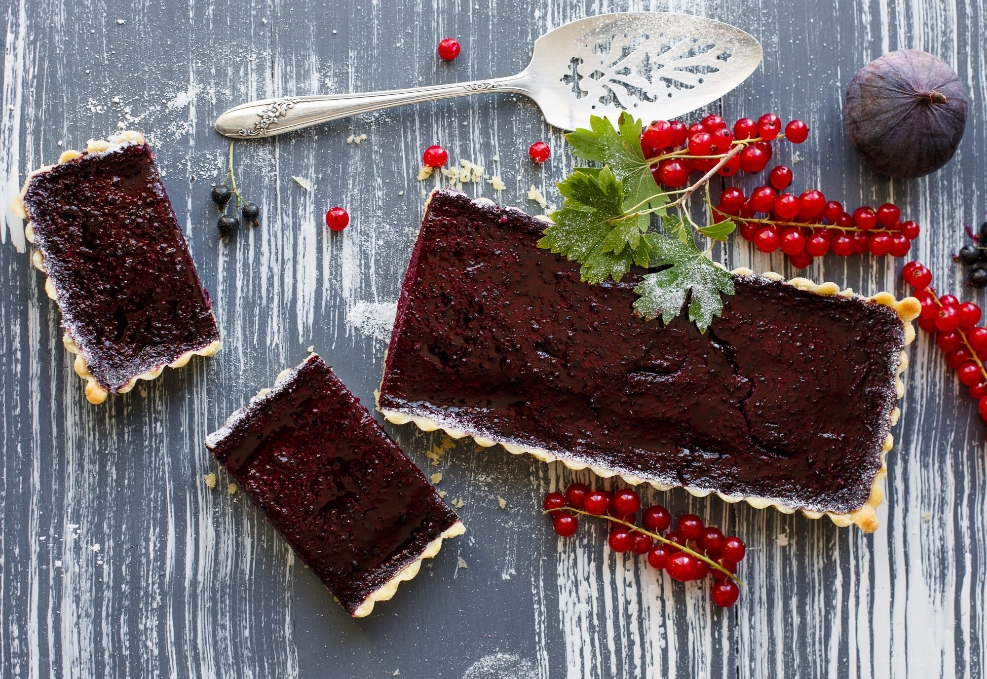 Dark berry tart with fresh berries