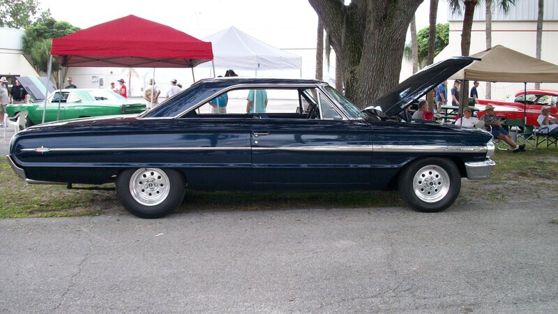 Dark Blue Classic Car — Outdoor