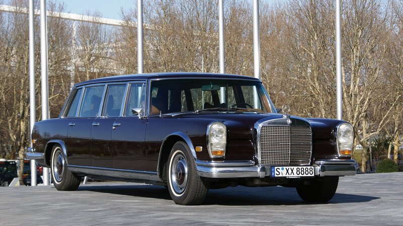 dark blue mercedes-benz sedan