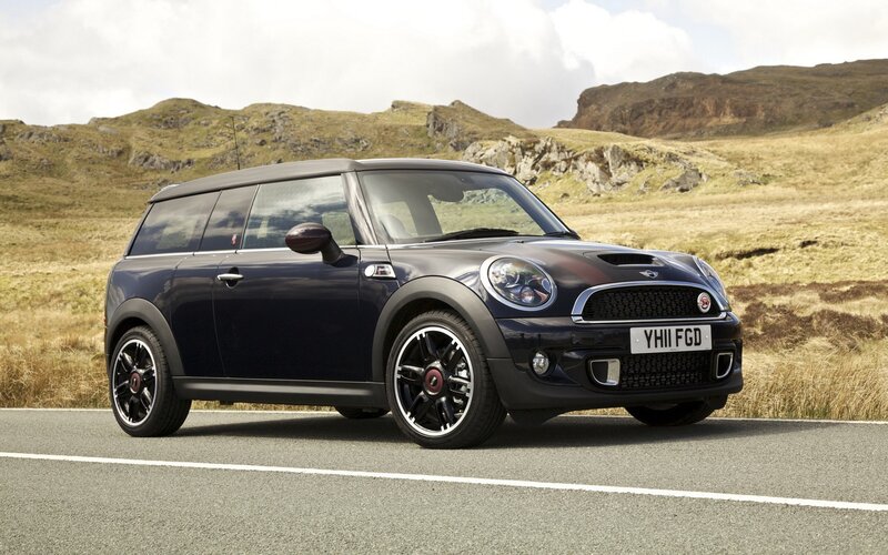 Dark blue MINI Countryman