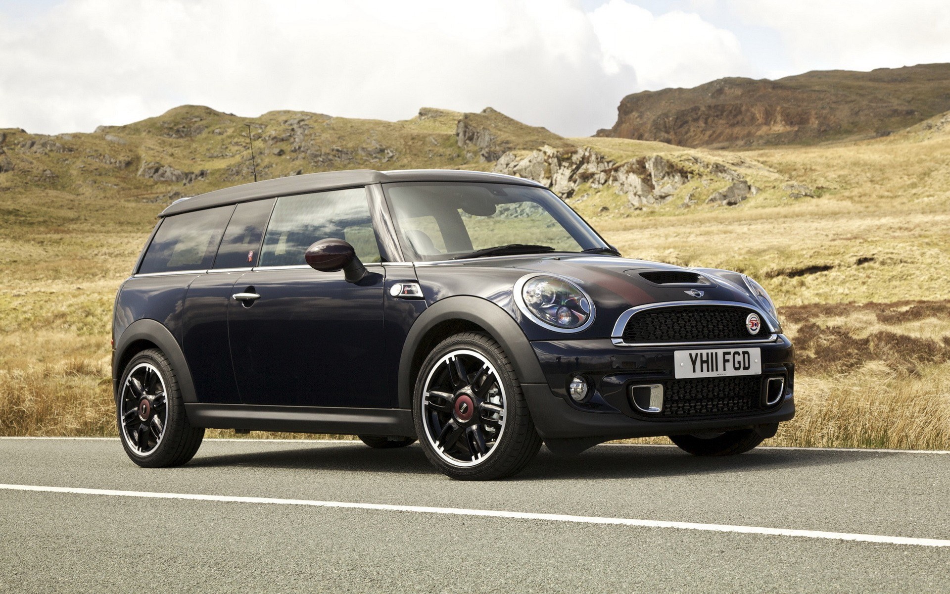 Dark blue MINI Countryman