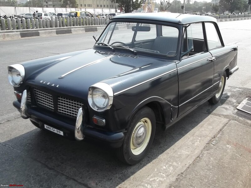 Dark Blue Vintage Car — Black, Calm