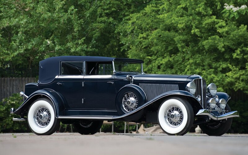 Dark Blue Vintage Car — Serene, Summer