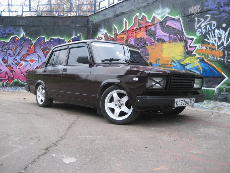 Dark brown Lada with custom wheels