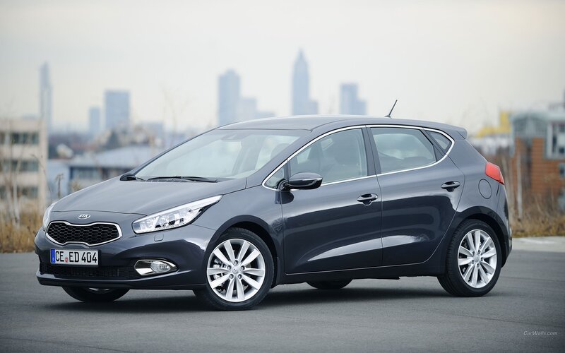 Dark gray Kia cee'd hatchback
