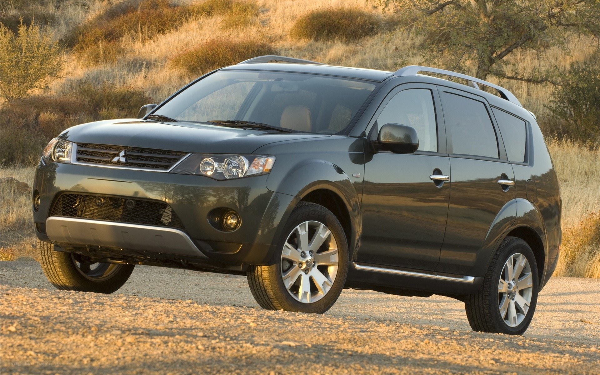 dark gray mitsubishi suv