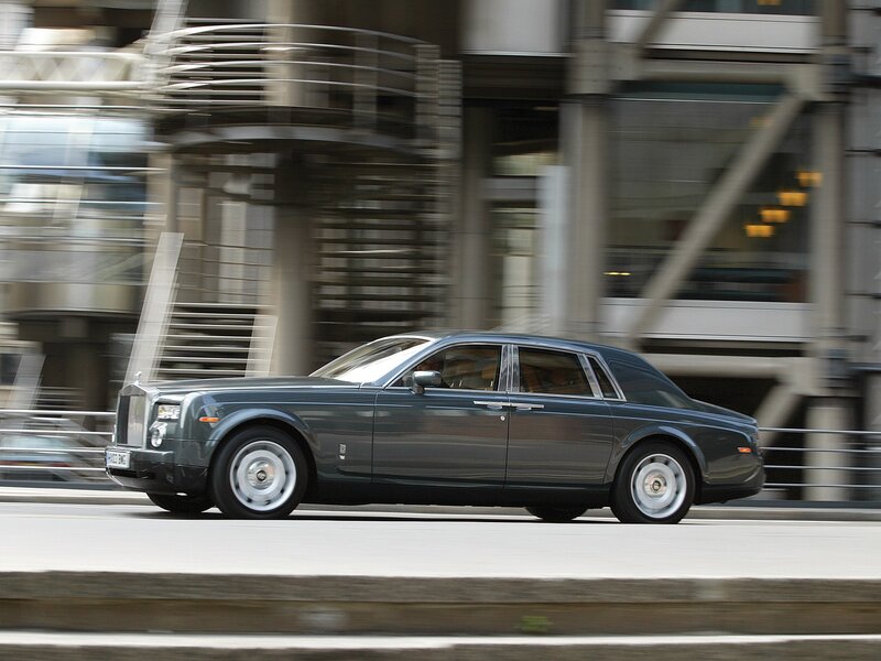 Dark Gray Rolls-Royce — Dynamic