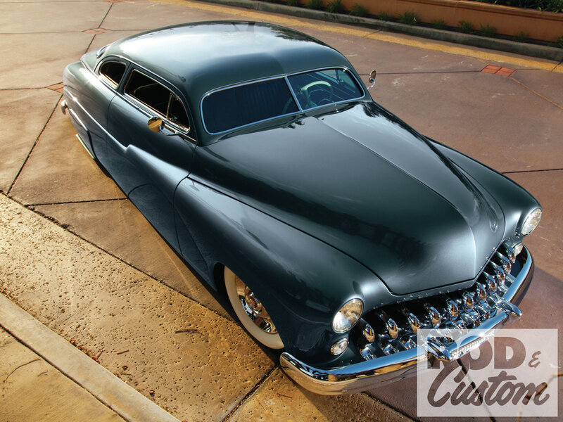 Dark Green Classic Car — Calm