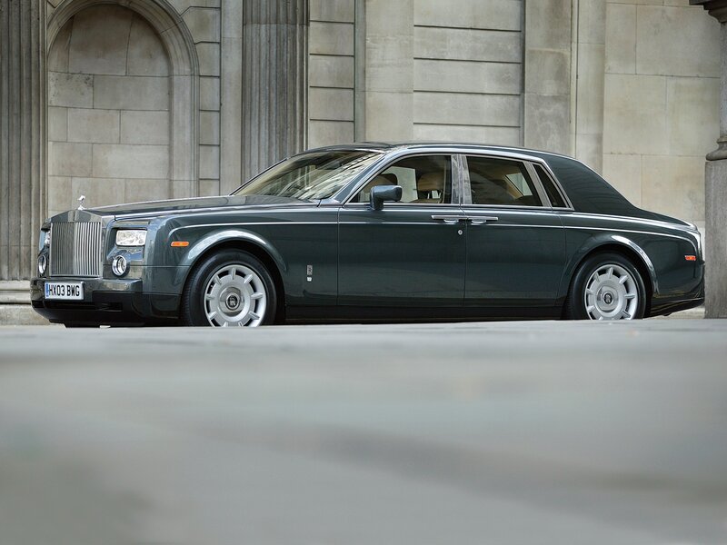 Dark green Rolls-Royce Phantom