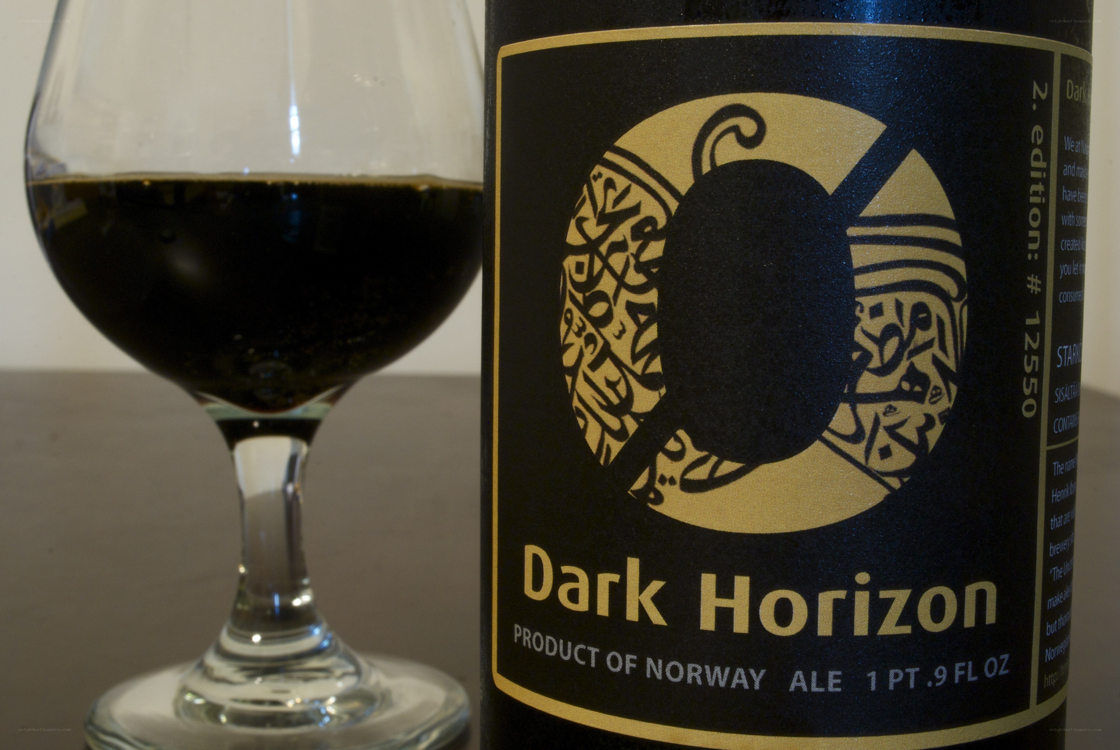 Dark Horizon ale bottle and glass