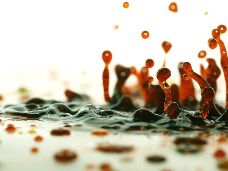 Dark Liquid Splash — Brown
