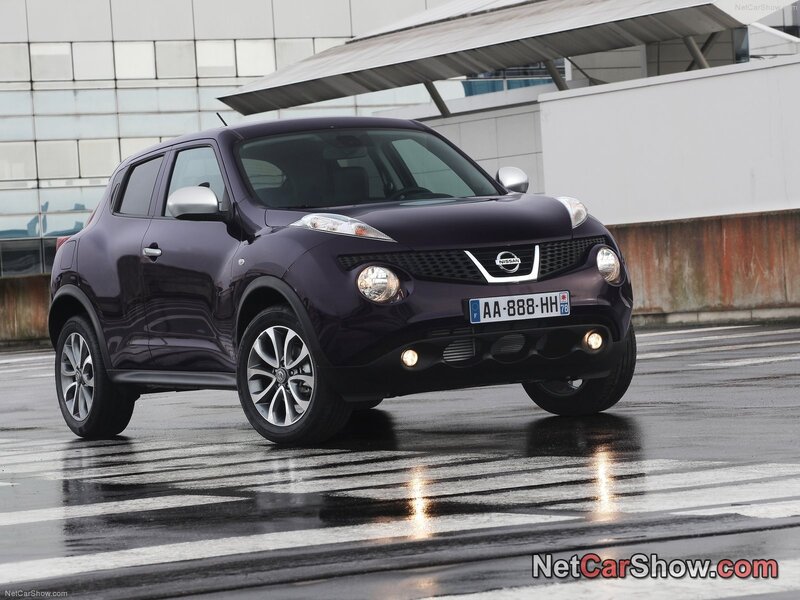 Dark purple Nissan Juke on wet road