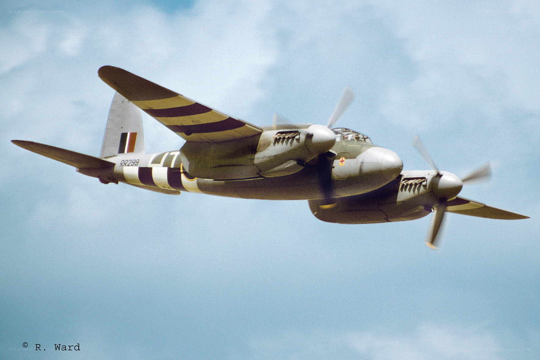 de havilland mosquito in flight