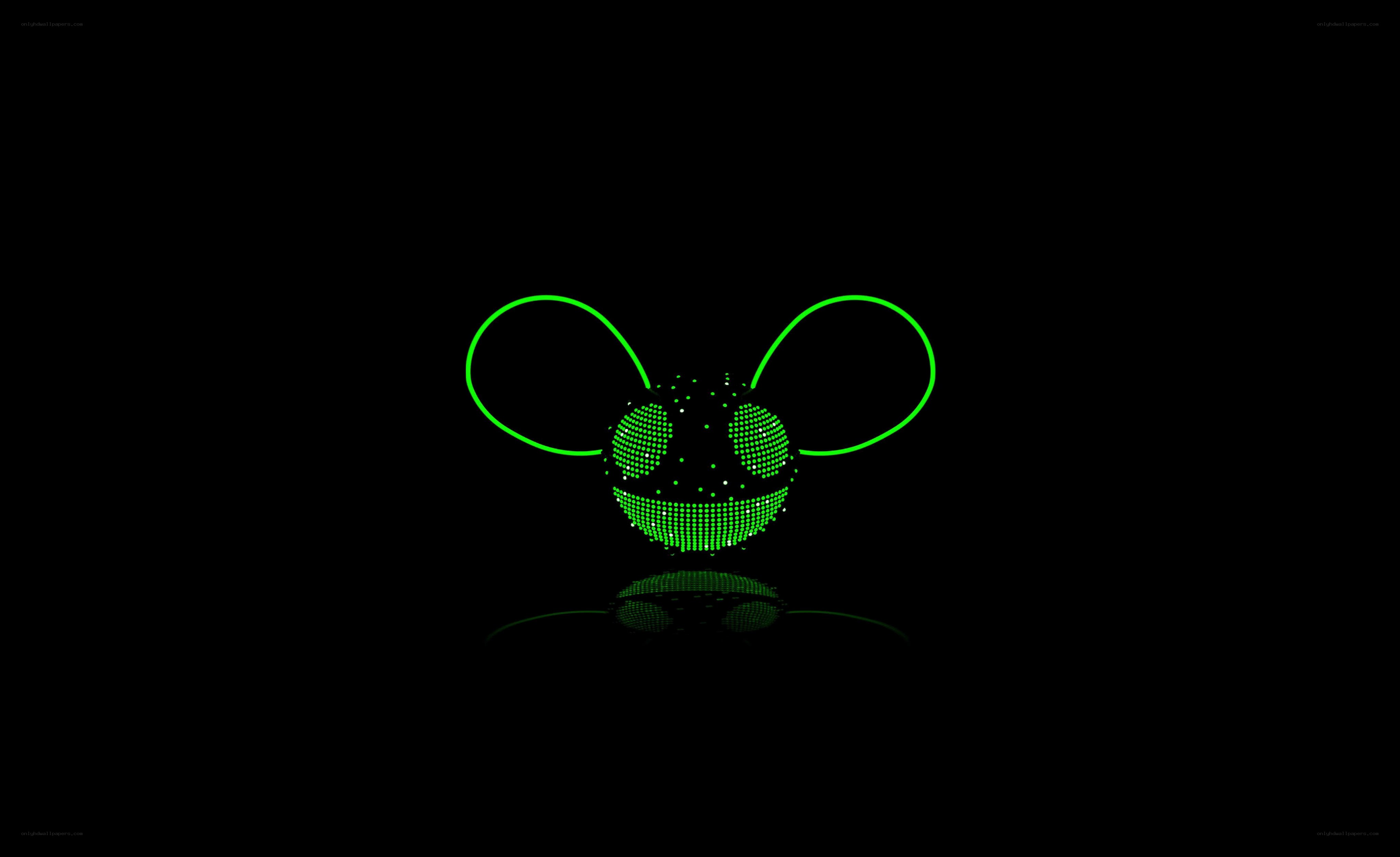 Deadmau5 logo on black