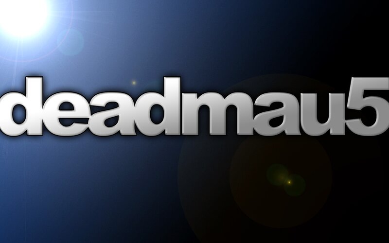 deadmau5 logo on blue background