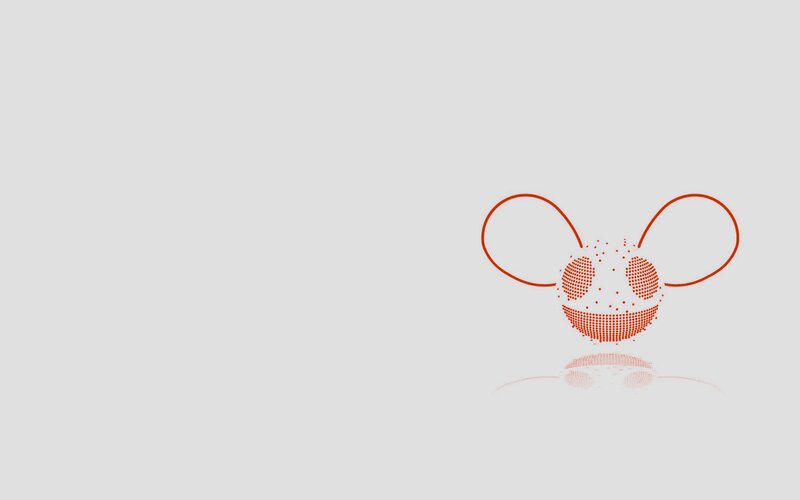 Deadmau5 logo on gray