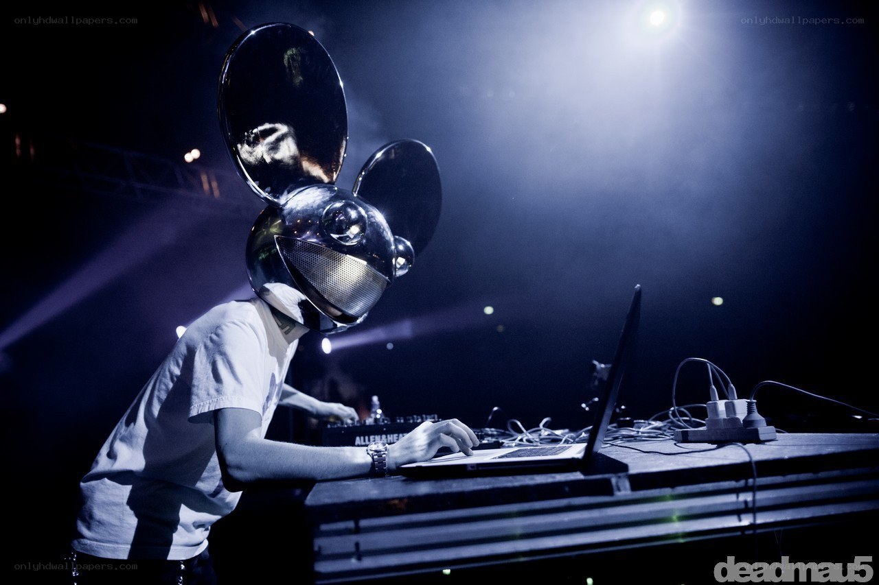 Deadmau5 performing live