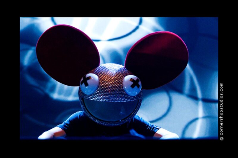 Deadmau5 wearing iconic mask