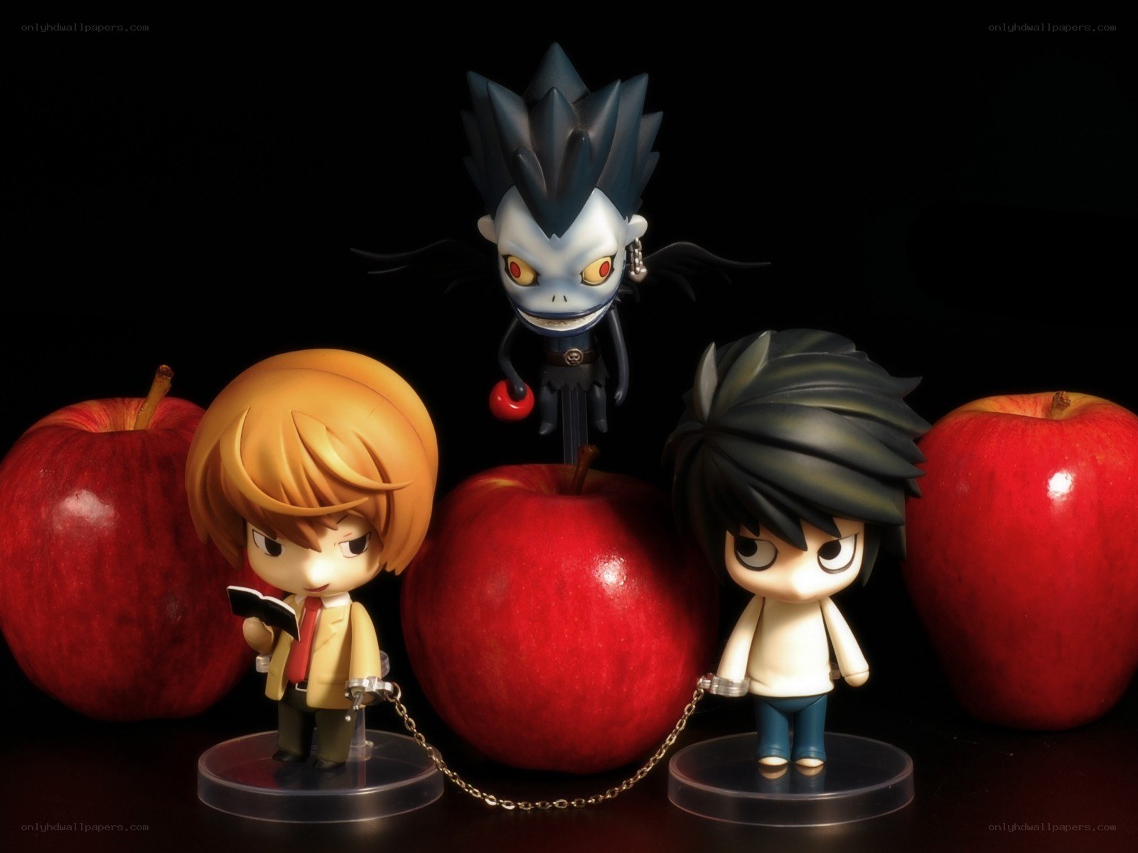 Death Note figurines with apples