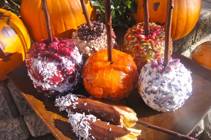 Decorated caramel apples