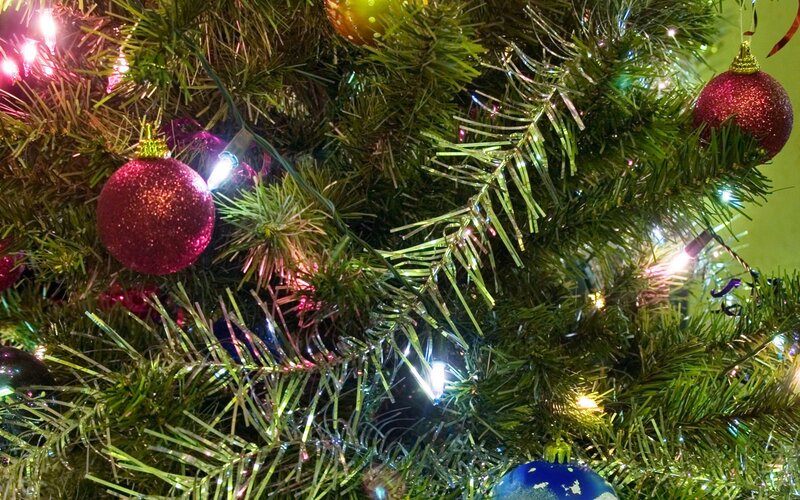 decorated christmas tree close-up