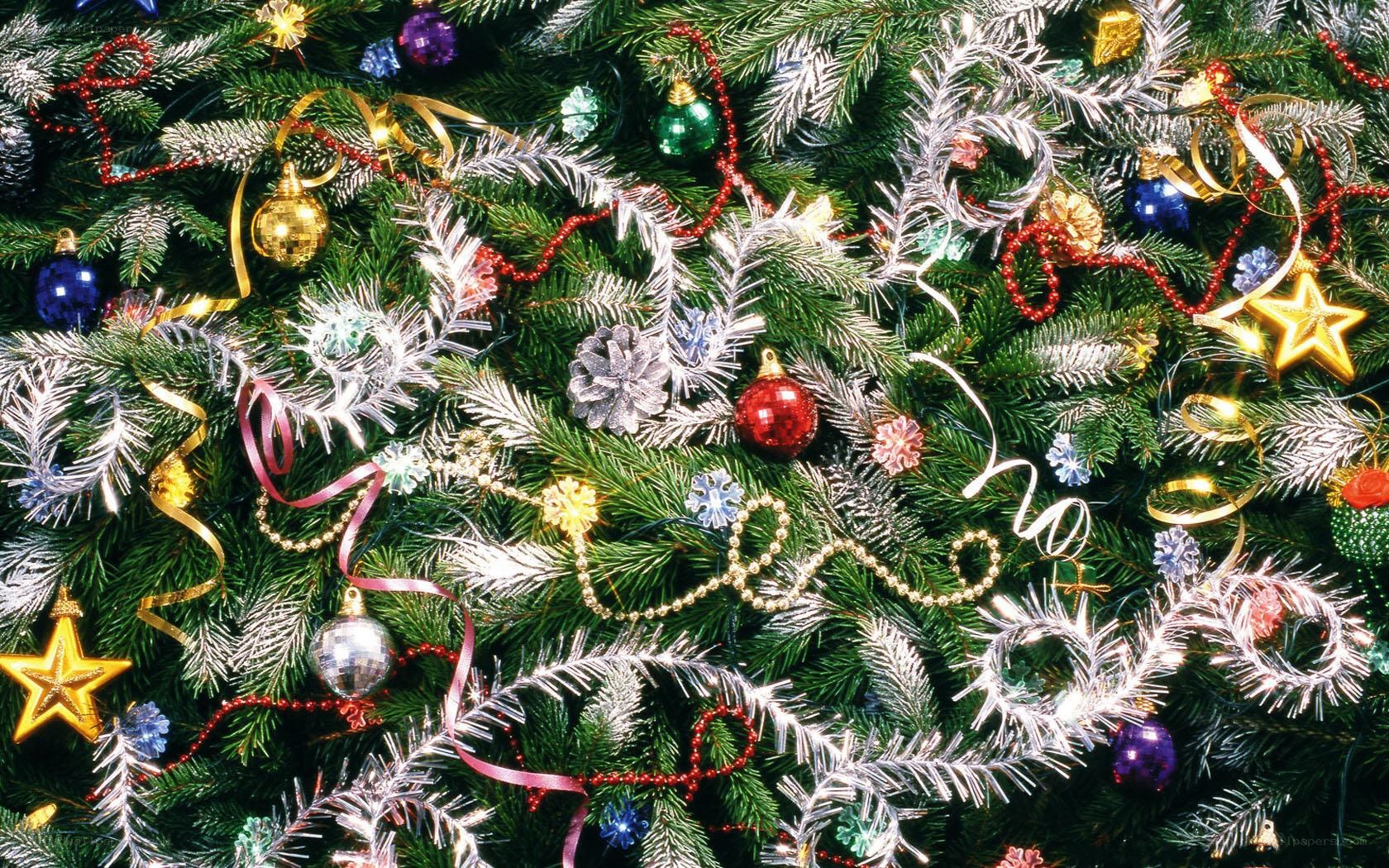 decorated christmas tree close-up