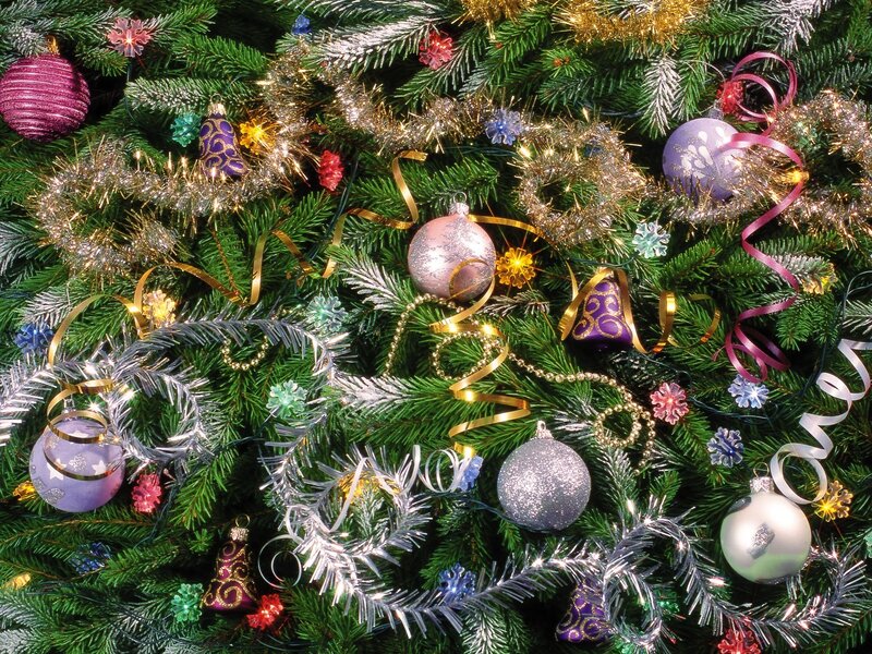 decorated christmas tree close-up